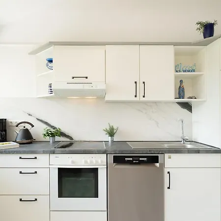 Elly's Luetten Leuchtturm Ost