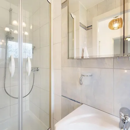 Elly's Luetten Leuchtturm Ost Apartment