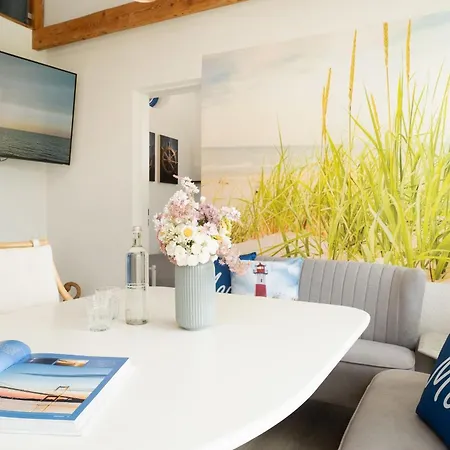 Elly's Luetten Leuchtturm Ost *