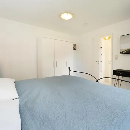 Elly's Luetten Leuchtturm Ost