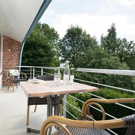 Elly's Luetten Leuchtturm Ost *