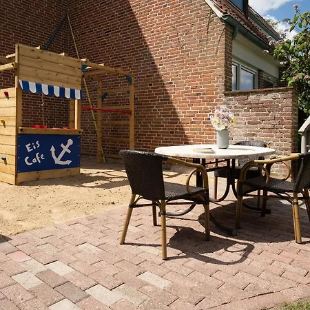 Elly's Luetten Leuchtturm Ost Kellenhusen