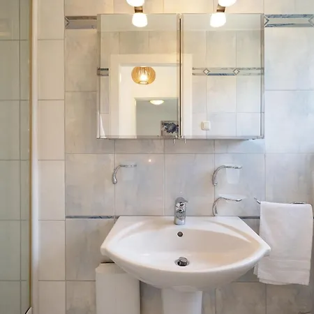 Elly's Luetten Leuchtturm Ost Apartment *