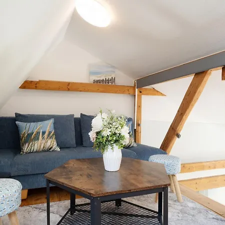 Elly's Luetten Leuchtturm Ost * Kellenhusen